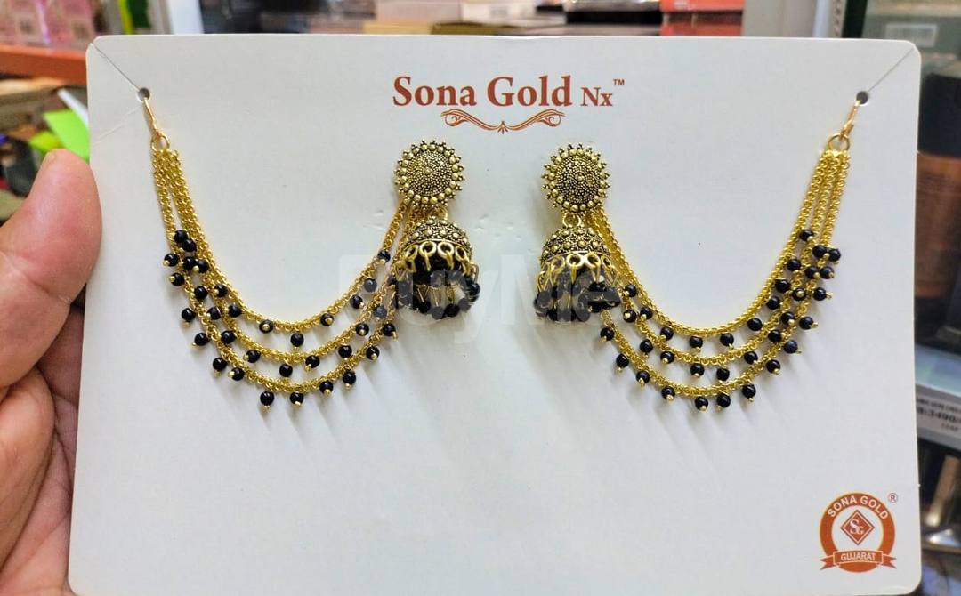 JUMKI MAATTAL EARRING WITH BLACK BEADS