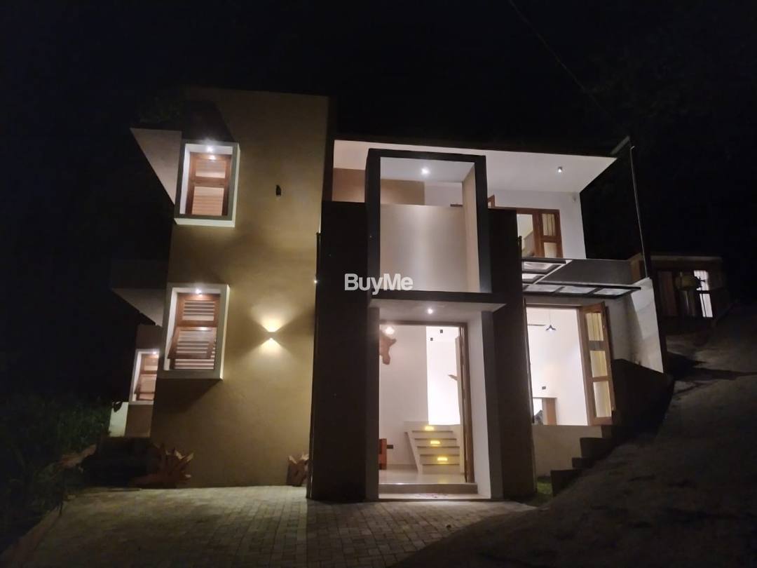 LUXURY HOUSE AVAILABLE FOR SALE IN KANDY, DODAMWALE