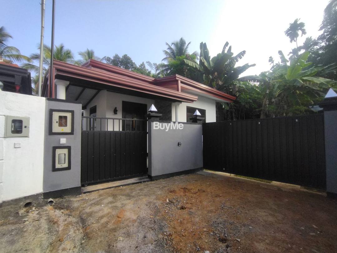 MODERN NEW HOUSE FOR SALE IN MEEGODA WATARAKA