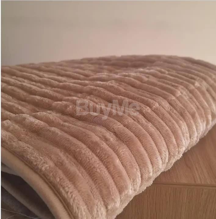 RIBBED BLANKET PLAIN DYED DESIGN
