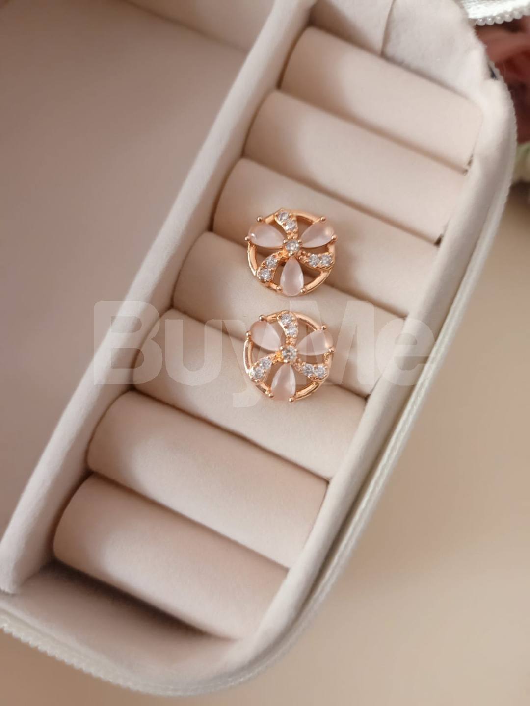 SIMPLE EARRING