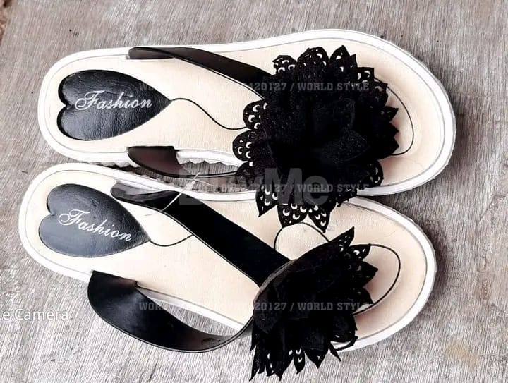 BLACK LADIES SLIPPERS DESIGNS