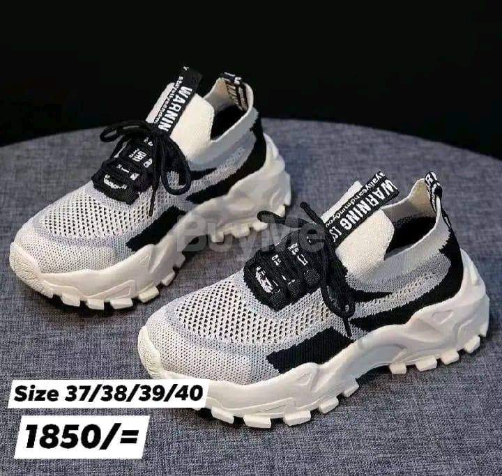 BLACK WHITE SNEAKERS