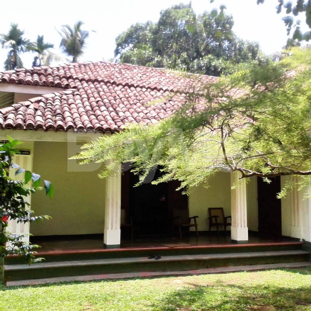 A VALUABLE FULLY FURNISHED HOUSE FOR SALE IN HAGALLA, KOSGODA