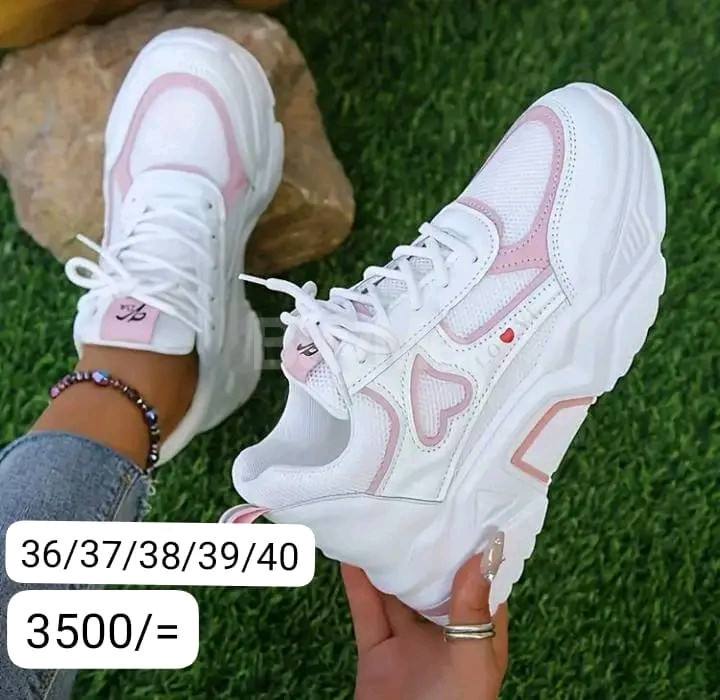 WOMEN'S SNEAKERS DESIGN