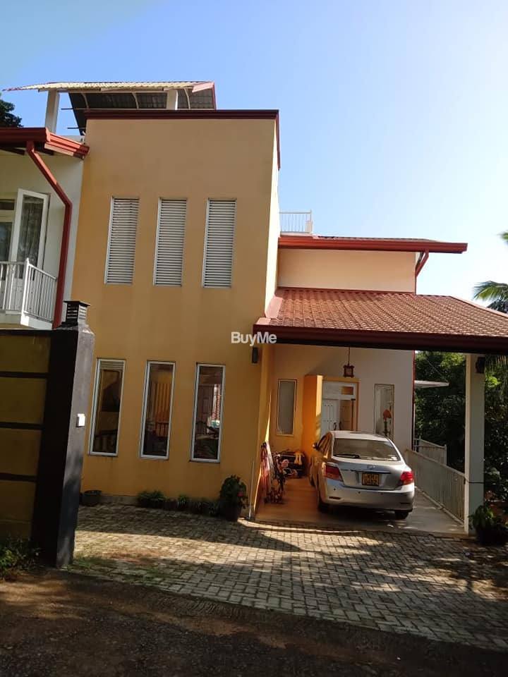 LUXURY HOUSE AVAILABLE FOR SALE IN KANDY, AMPITIYA