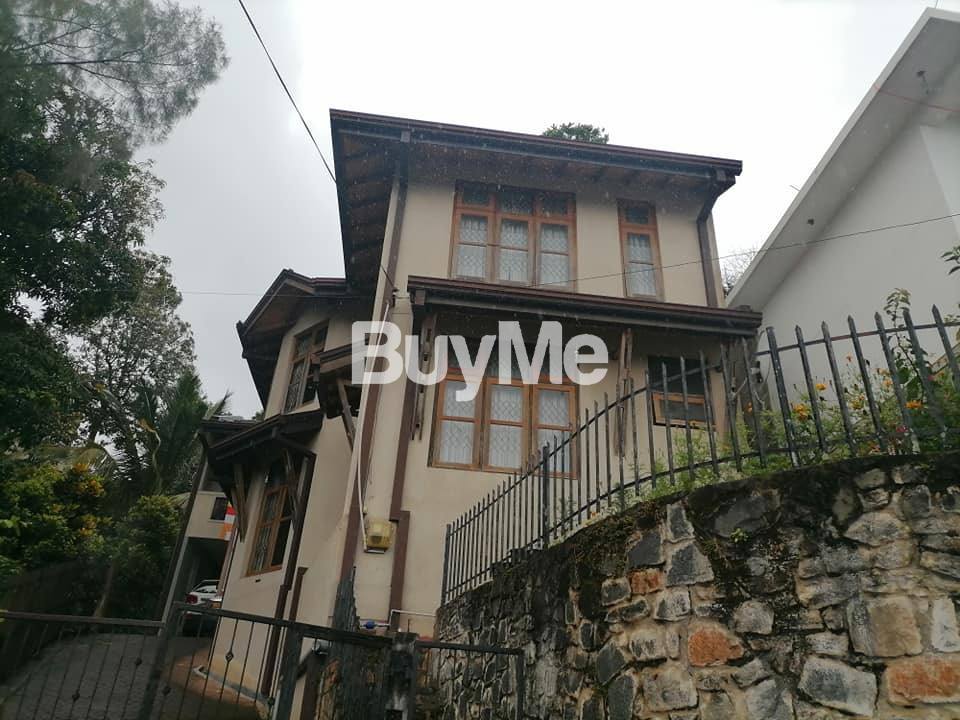 LUXURY HOUSE AVAILABLE FOR SALE IN KANDY