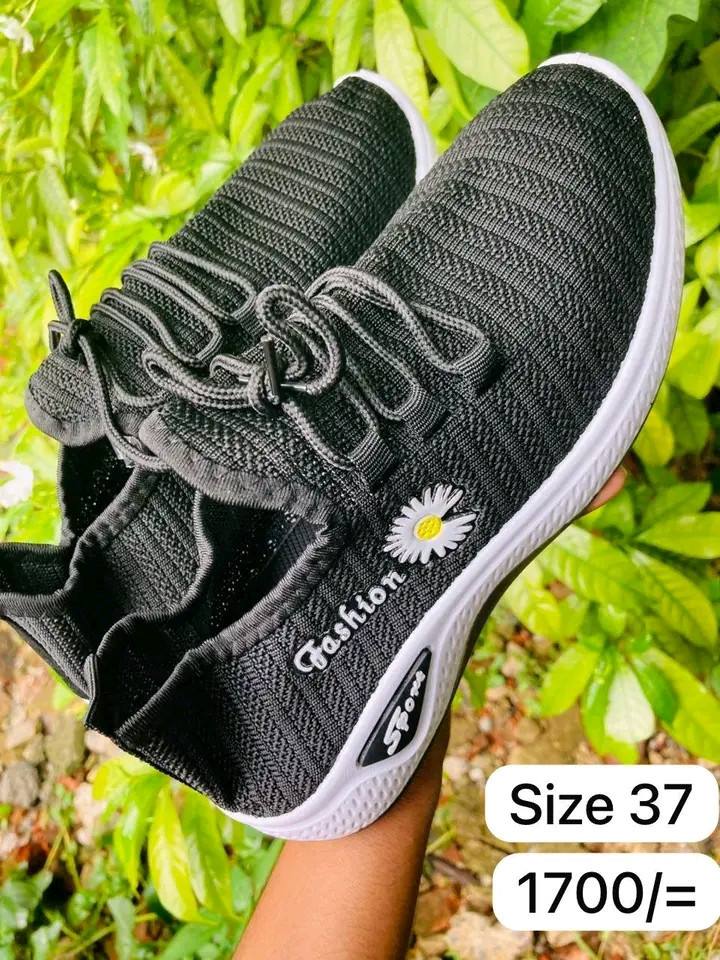 FASHIONABLE SNEAKERS DESIGN