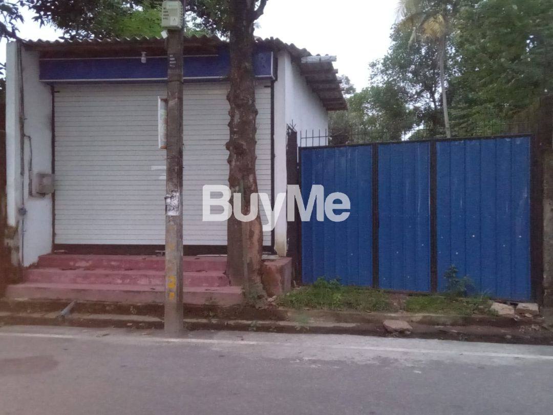 SHOP & LAND FOR SALE IN WELLAMPITIYA KITHTHAMPAHUWA ROAD