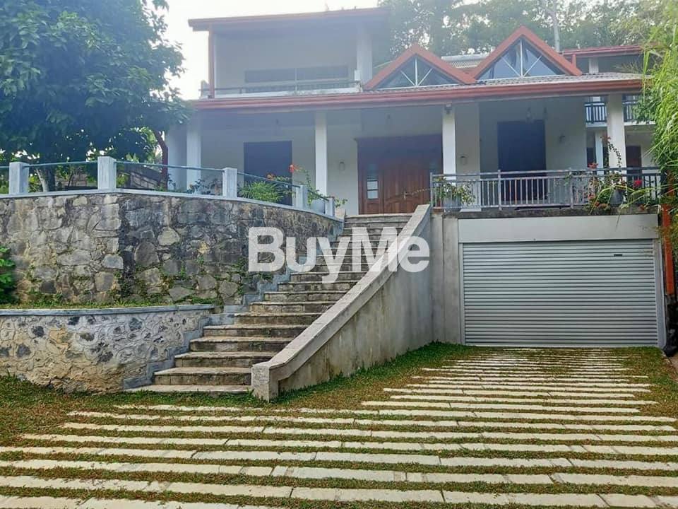LUXURY HOUSE FOR SALE IN PILIMATHALAWA