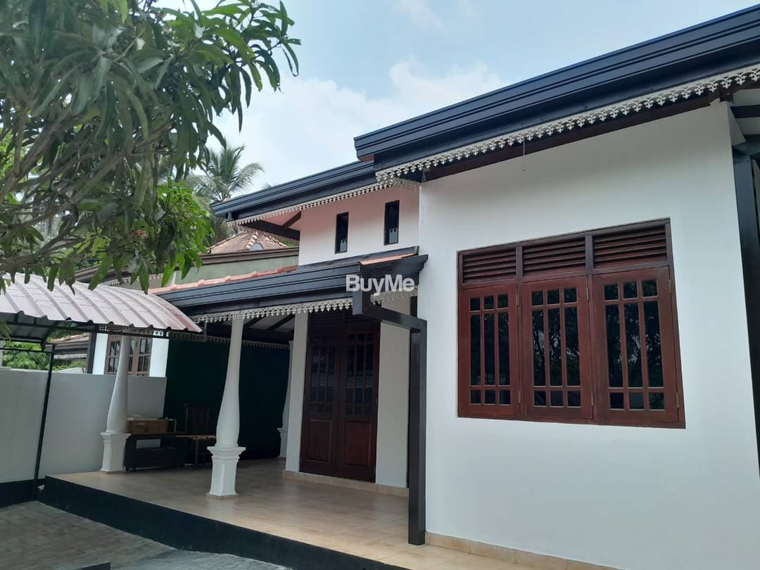 HOUSE FOR SALE IN ATHURUGIRIYA KADUWELA ROAD KORATHOTA