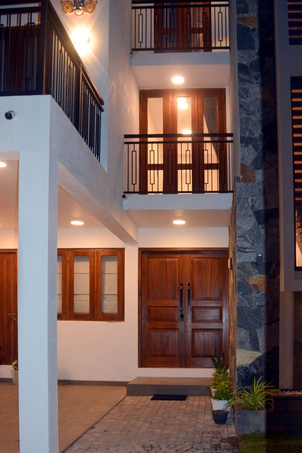 RIVERFRONT LUXURY HOUSE RENTAL IN WATTALA