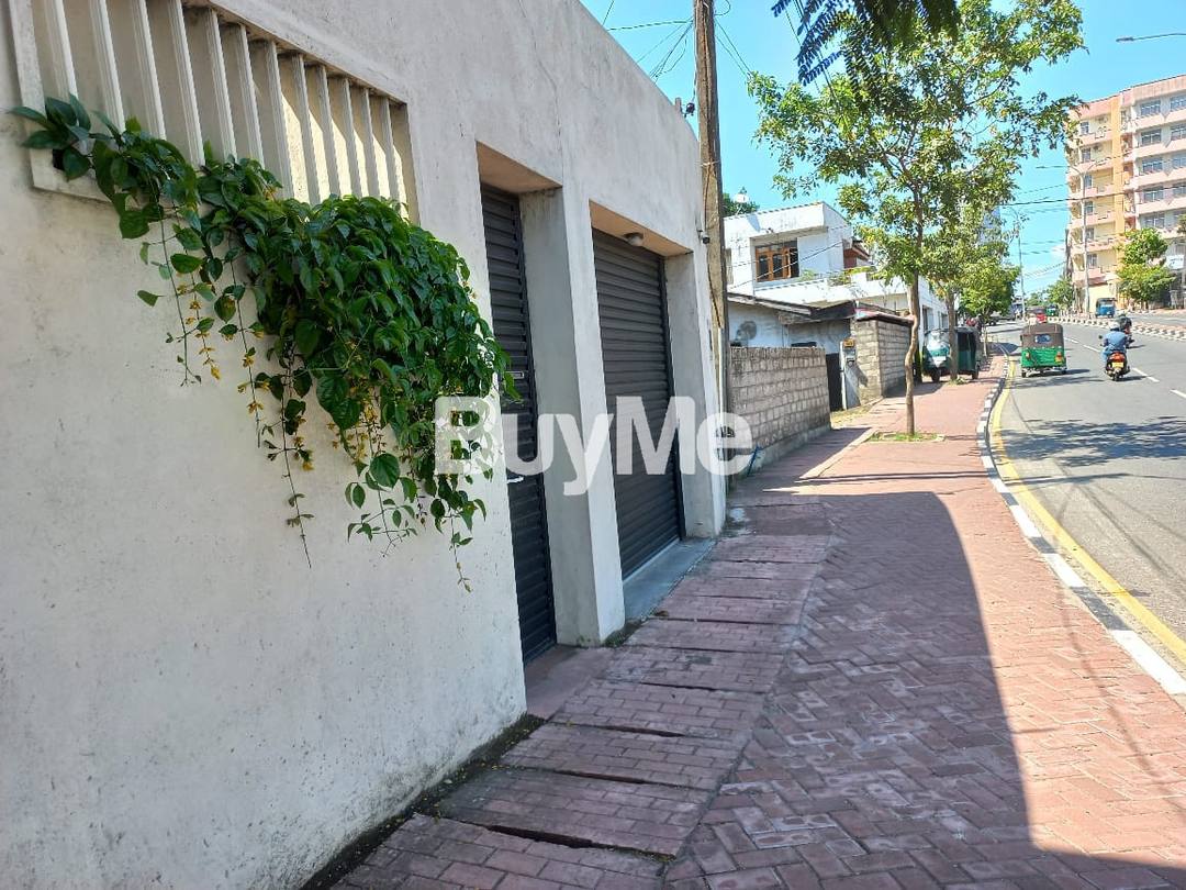 LAND WITH OLD HOUSE FOR SALE - COLOMBO 6
