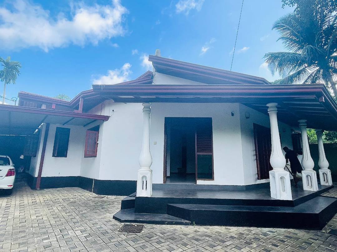HOUSE FOR SALE IN DEKATANA, GAMPAHA