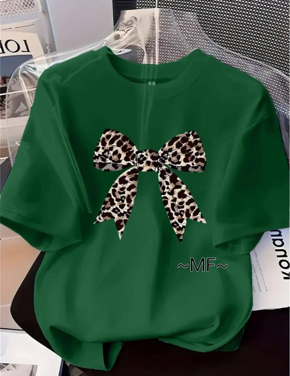 CASUAL TEE WITH 'BOW' PRINT - DARK GREEN