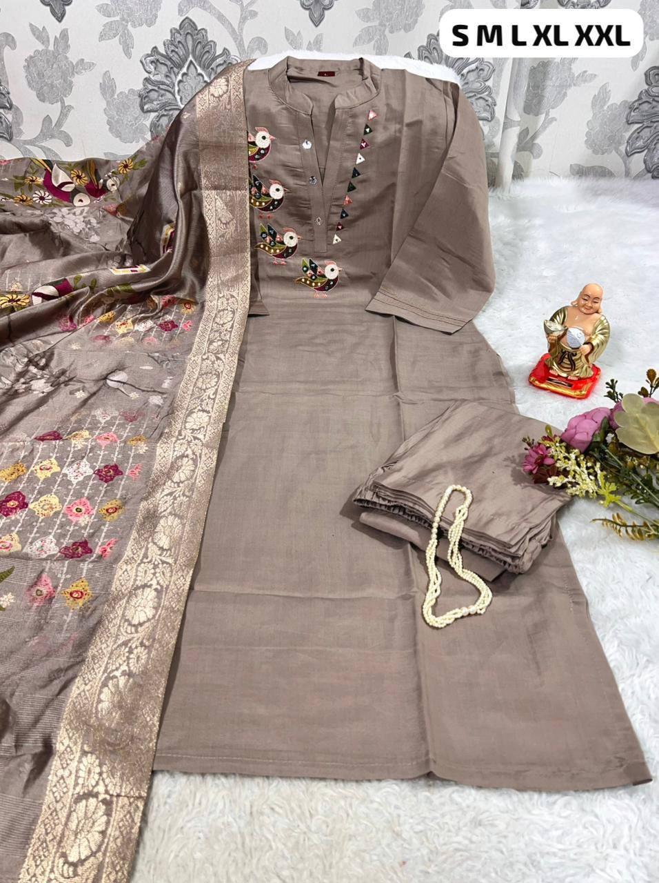 TRADITIONAL ELEGANT SET WEAR FOR LADIES