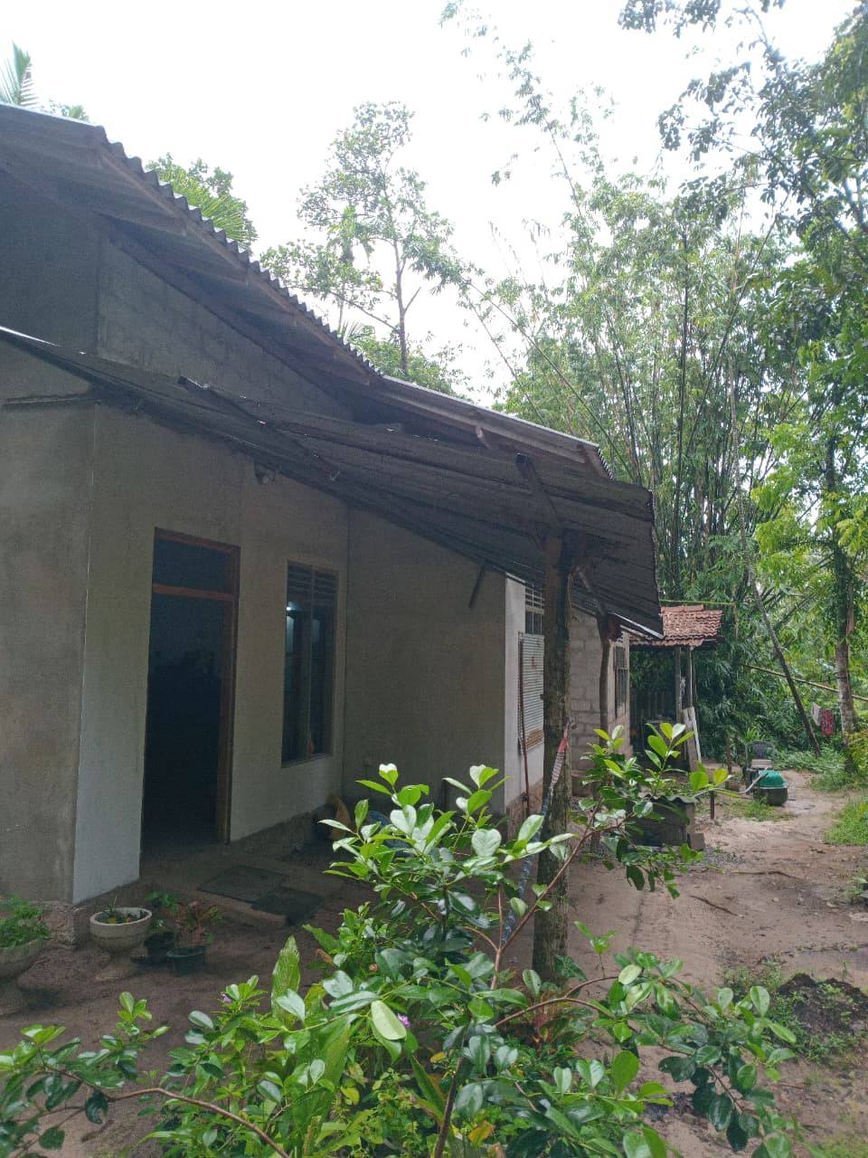 LAND WITH HOUSE FOR SALE IN KATANA