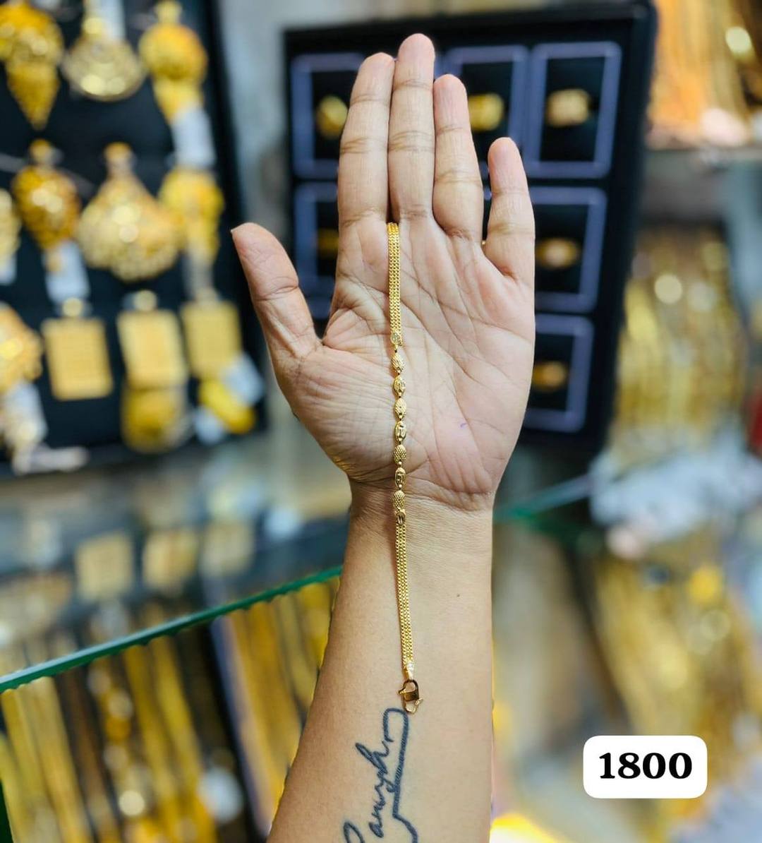 GOLD PLATED JEWELLERY ITEM