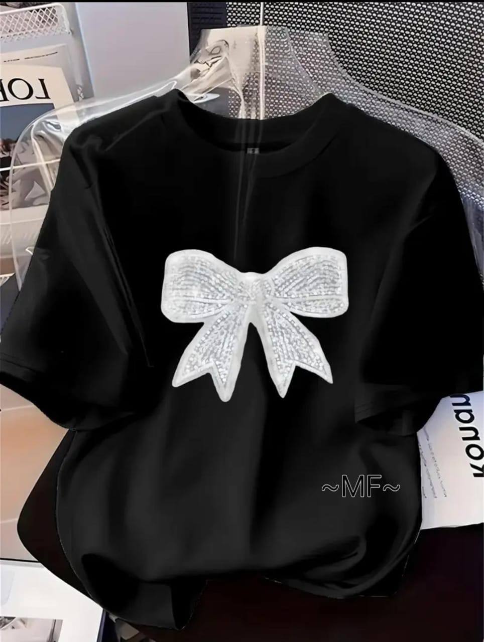 CASUAL TEE WITH BOW PRINT - BLACK