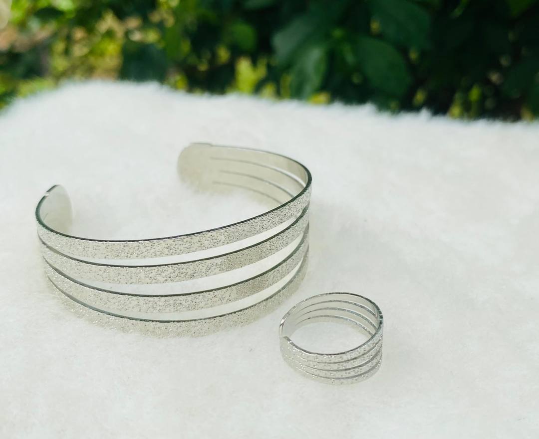 SILVER SHINE BANGLE & RING SET BY AKI STORES