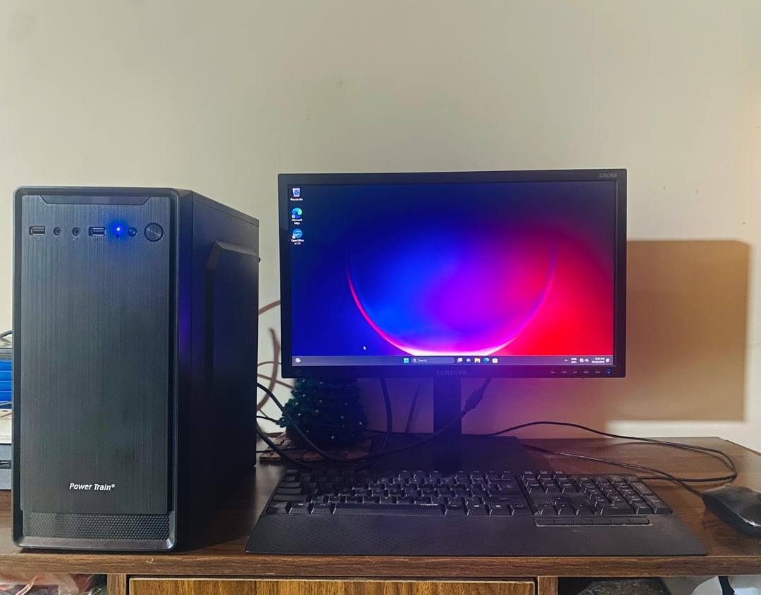DESKTOP COMPUTER - FULL SET