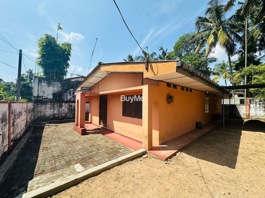 OLD HOUSE & LAND SALE IN THALAWATHUGODA JUNCTION - (S292)