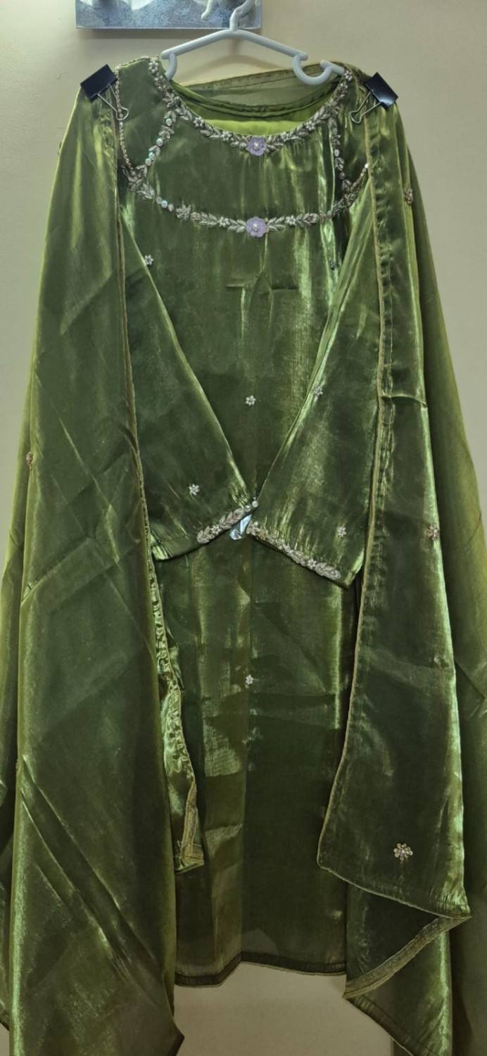 PAKISTANI PURE SILK SHALWAR KAMEEZ AVAILABLE FOR SALE