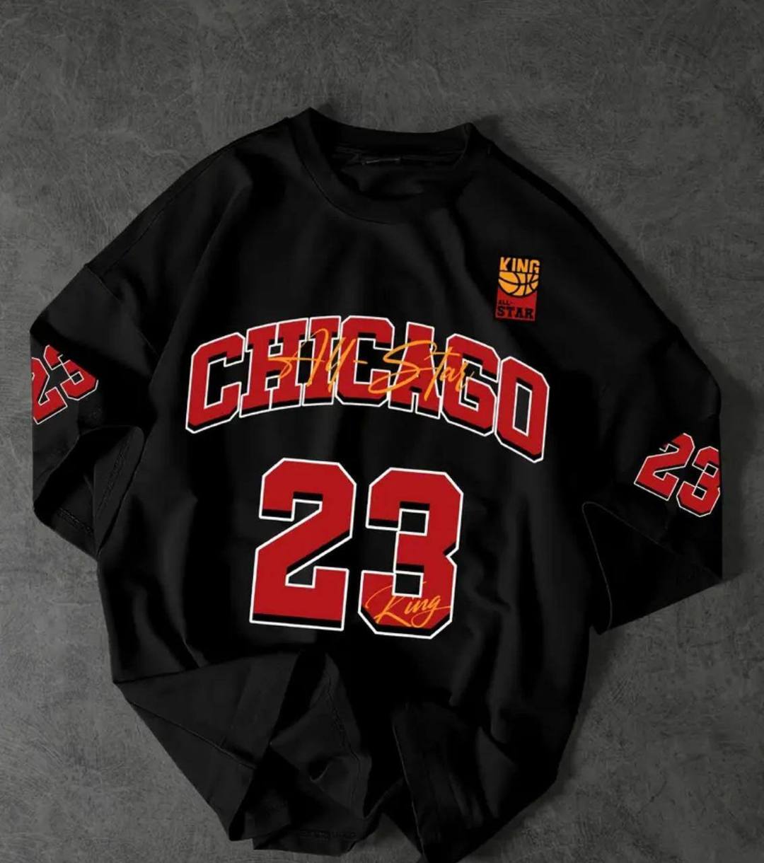 BLACK TEE WITH CHICAGO PRINT