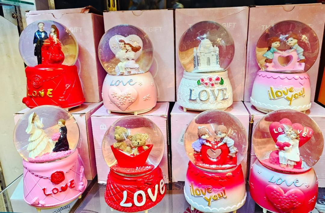 BIG SIZE LOVE ORNAMENT WITH LIGHT & MUSIC