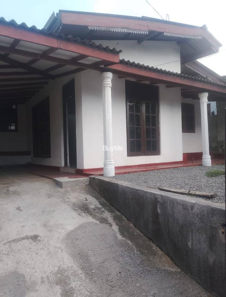 A SINGLE STOREY RESIDENTIAL HOUSE FOR SALE NEAR PILIYANDALA TOWN