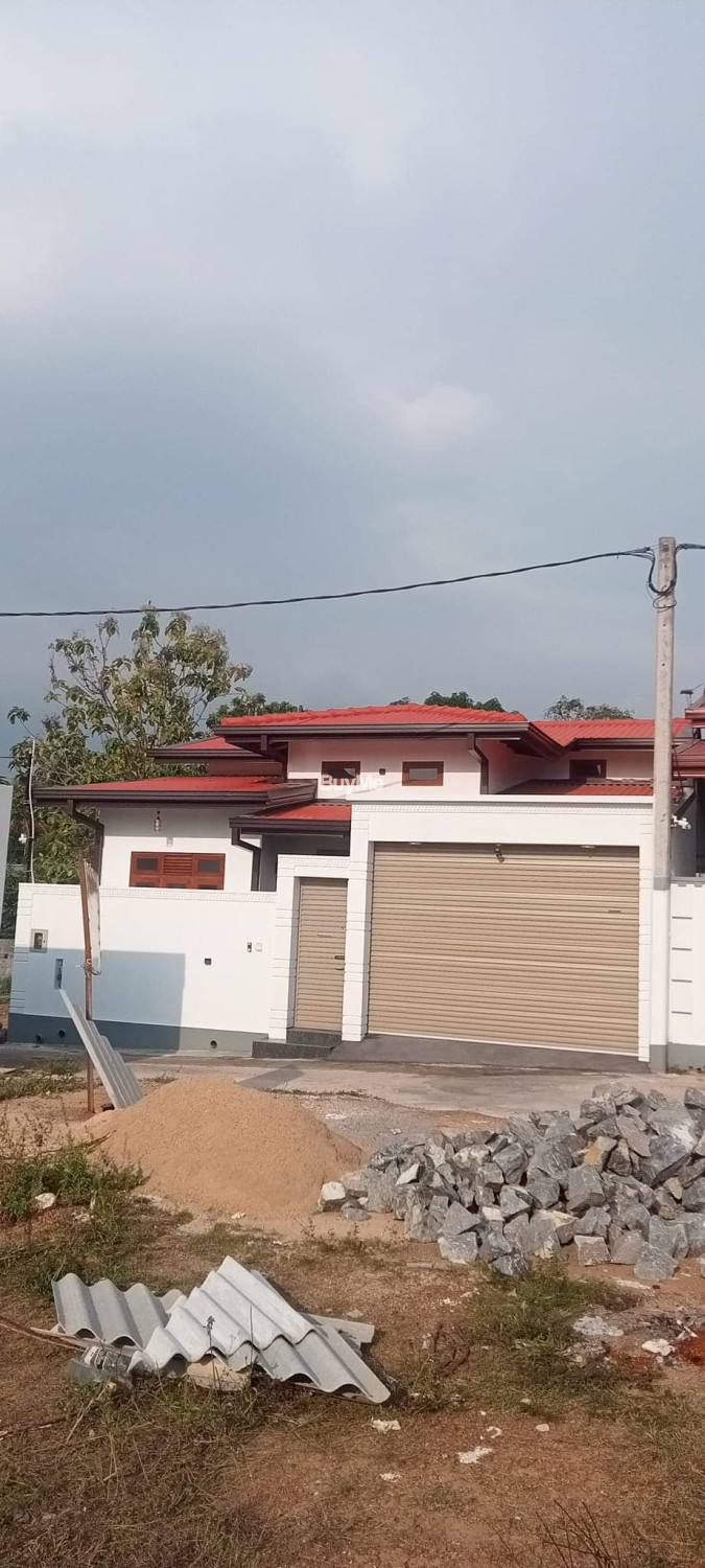HOUSE FOR SALE IN ATHURUGIRIYA