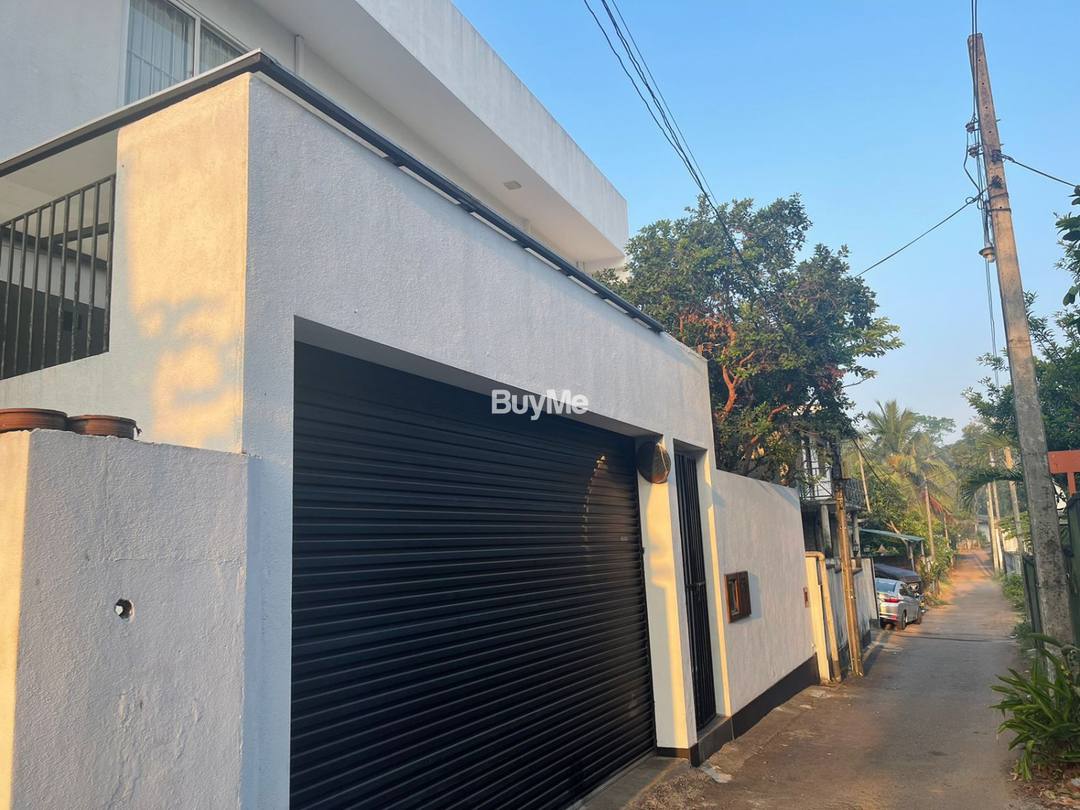 LUXURY HOUSE FOR SALE IN BATTARAMULLA