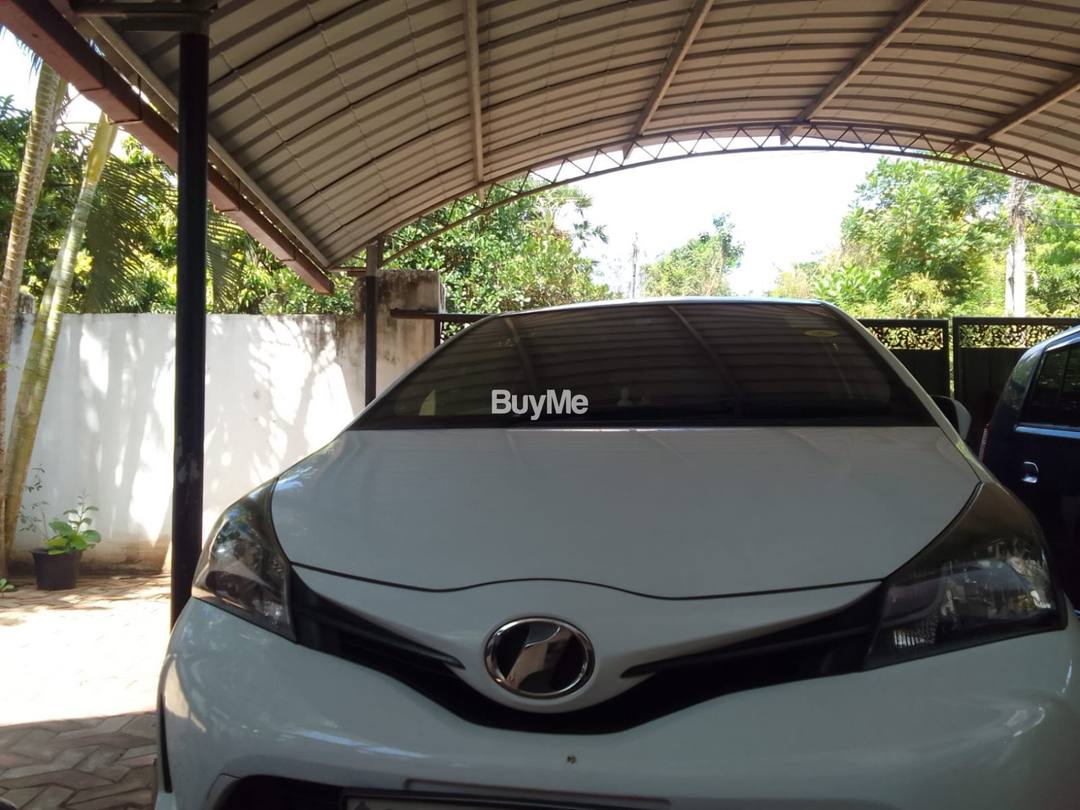 TOYOTA VITZ 2016