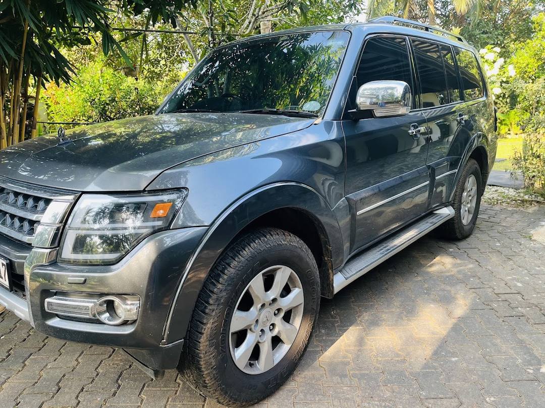 MITSUBISHI MONTERO GLS 2015