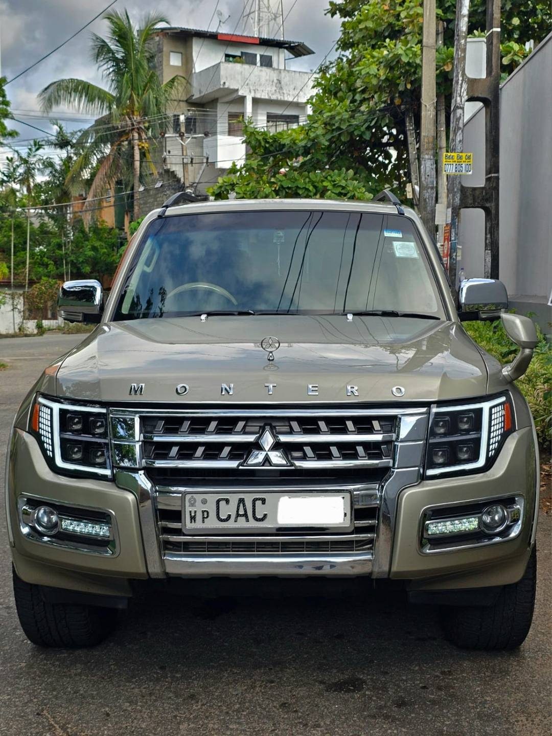 MITSUBISHI MONTERO 2013