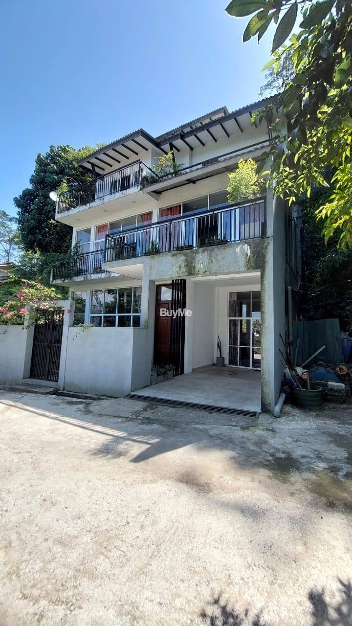 LUXURY HOUSE AVAILABLE FOR SALE IN KANDY, ANIWATTA