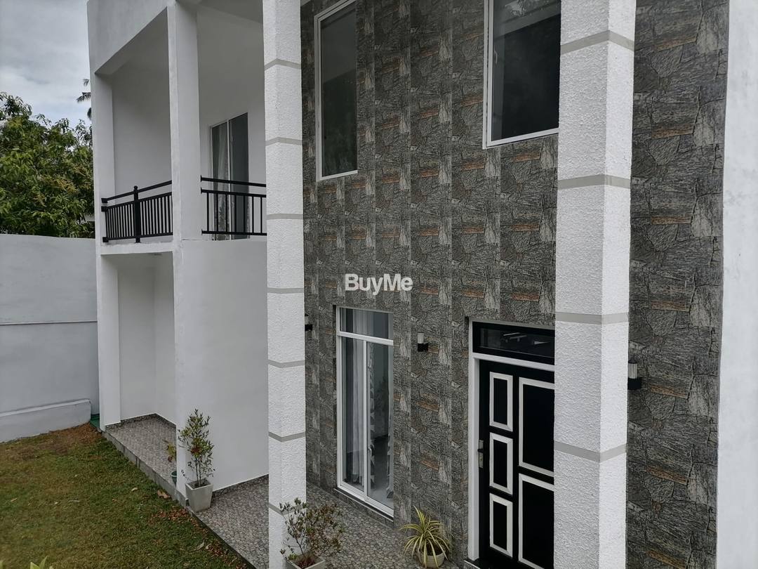 LUXURY HOUSE AVAILABLE FOR SALE IN KANDY, PALLEKALE
