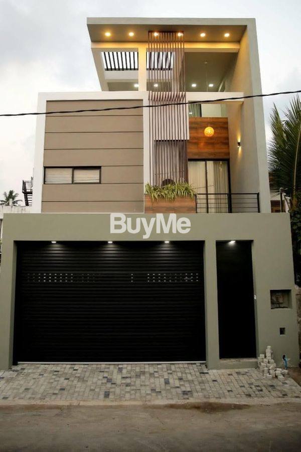 BRAND NEW LUXURY 3 STORY HOUSE FOR SALE AT WATTALA