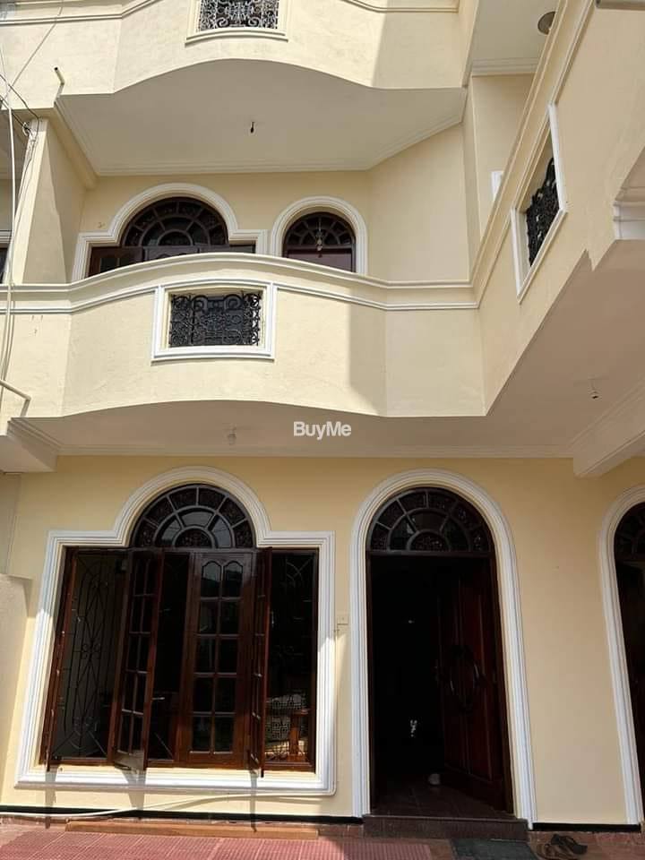 THREE STORY HOUSE FOR SALE IN COLOMBO 6 - WELLAWATTE ( Alexander Road )