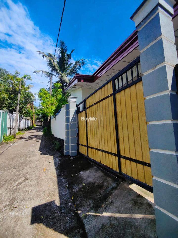 HOUSE FOR SALE IN KIRIBATHGODA MAKOLA