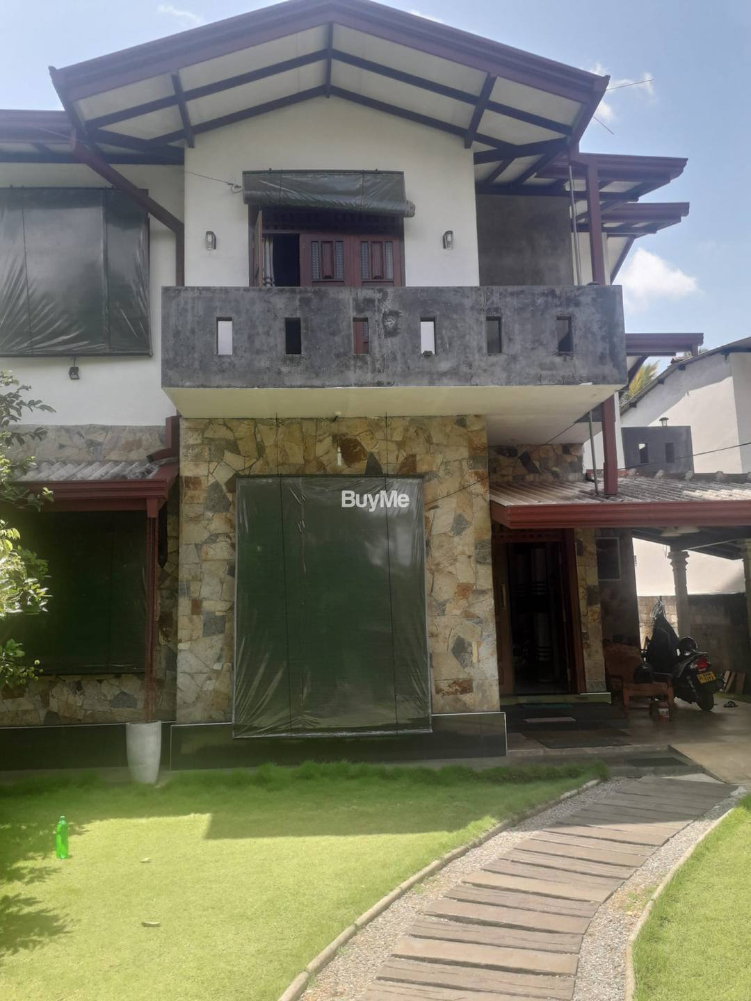 පානදුර හොරණ බස් මාර්ගයට ආසන්නයෙන්ම අංගසම්පුර්ණ දෙමහල් නිවසක් විකිණීමට ඇත