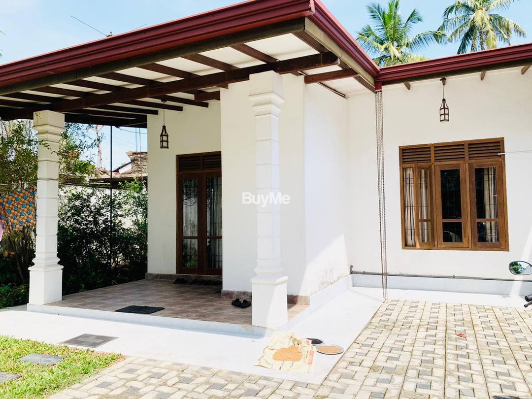 කඩවත ගනෙමුල්ල පාර සුරියගම හන්දිය කිට්ටුව නිවසක් විකිණීමට