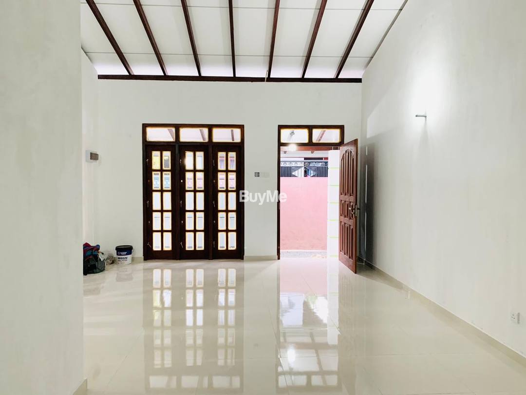 කඩවත ගනේමුල්ල පාර, පොකුණ හන්දිය, රාගම තේවත්ත නගරමැදිව අලුත් නිවසක් විකිණීමට