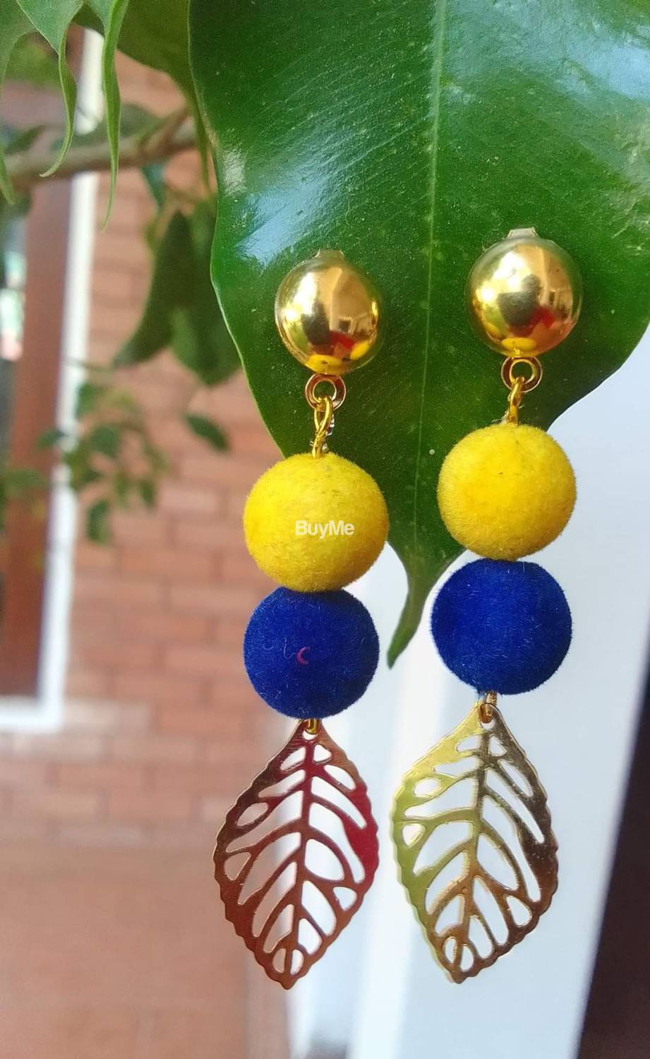LADIES HANGING EARRINGS FOR SALE.