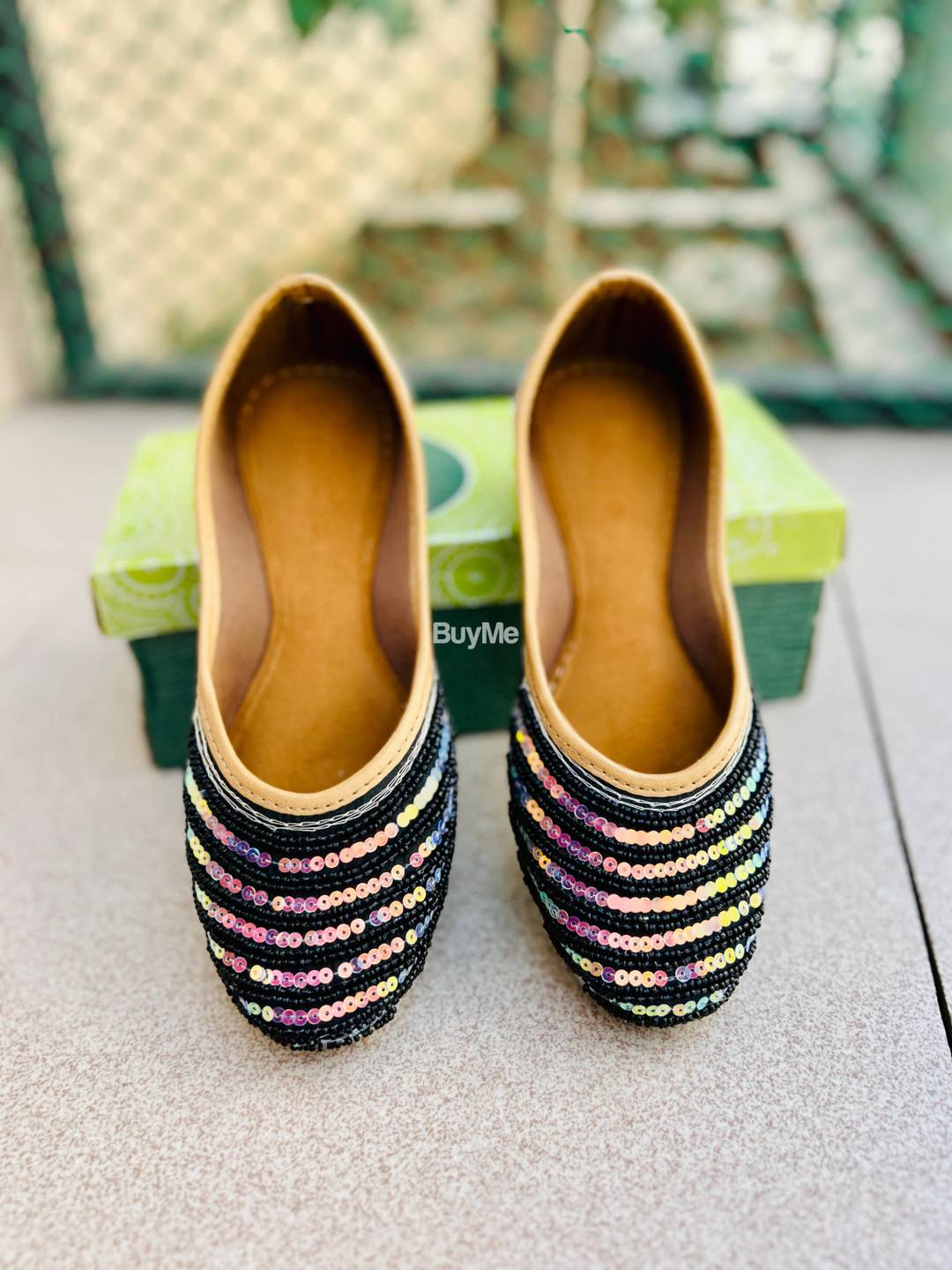 LADIES CAUGHT SHOES WITH SEQUIN DESIGN
