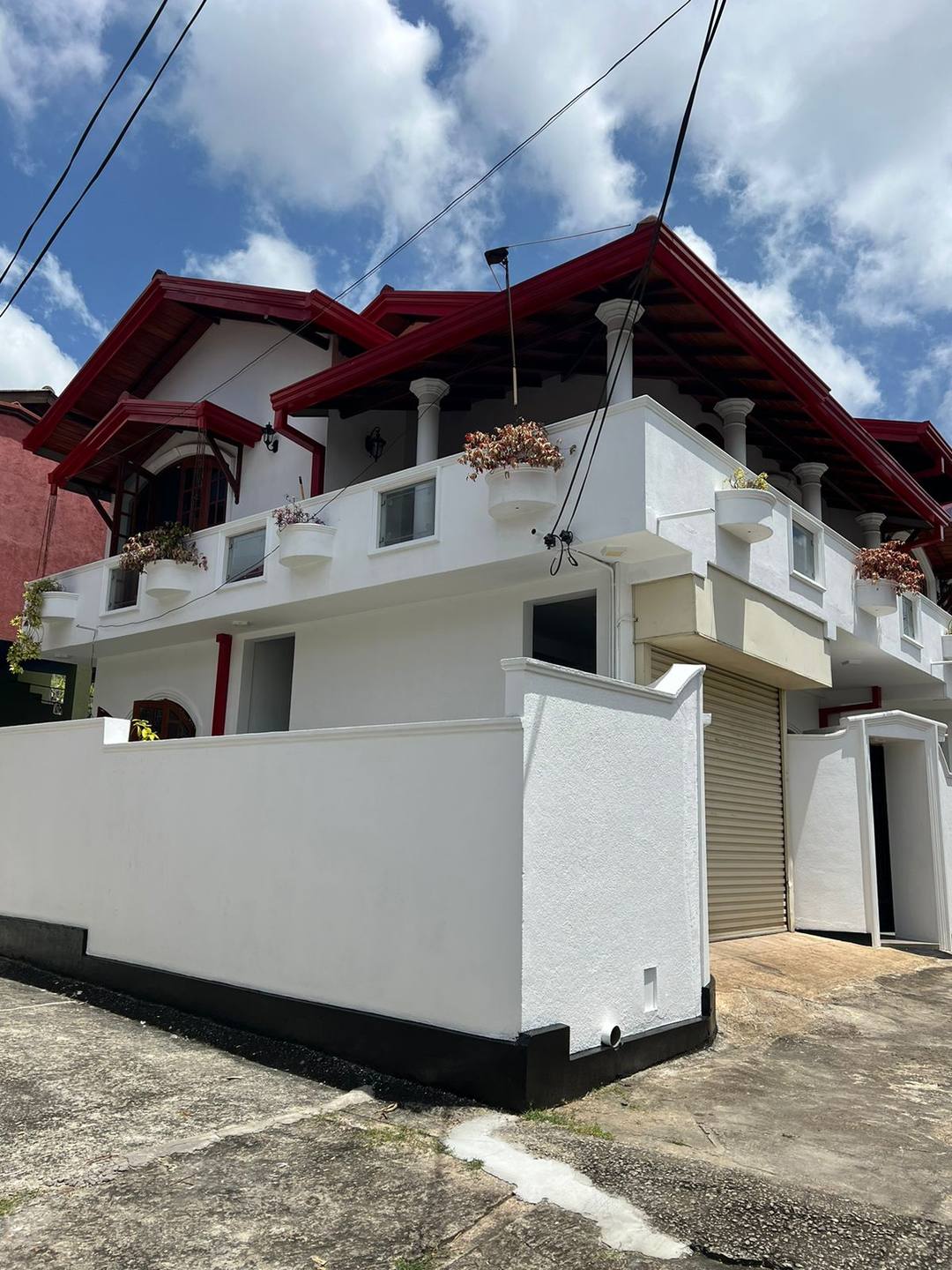 6-Bedroom Two-Storey House for Sale in Piliyandala