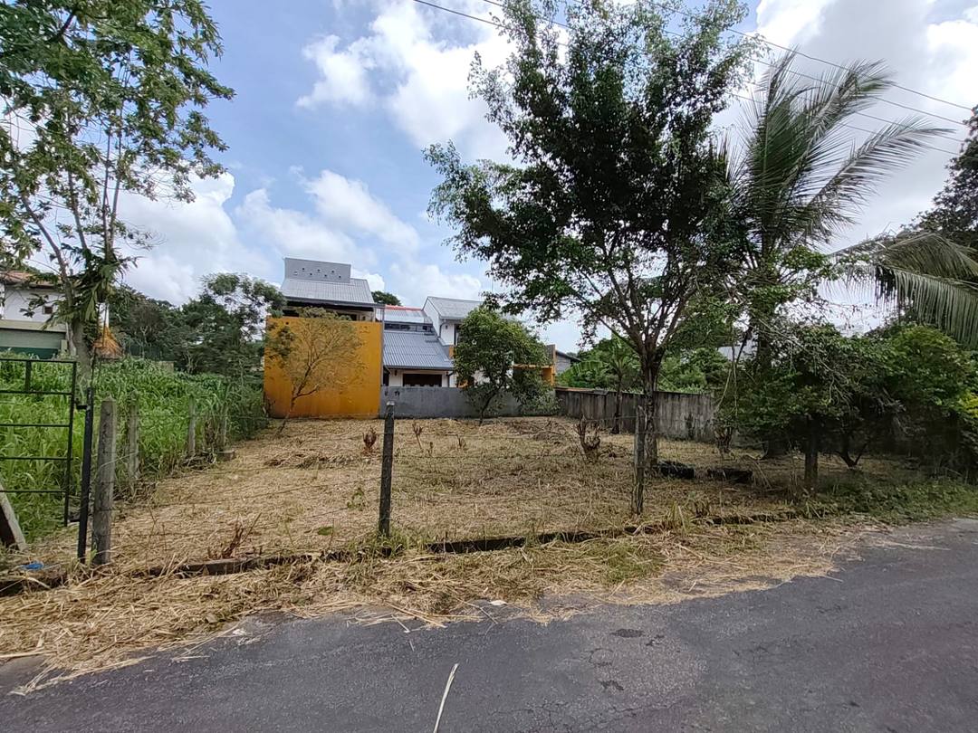 RESIDENTIAL LAND FOR SALE IN THALAWATHUGODA