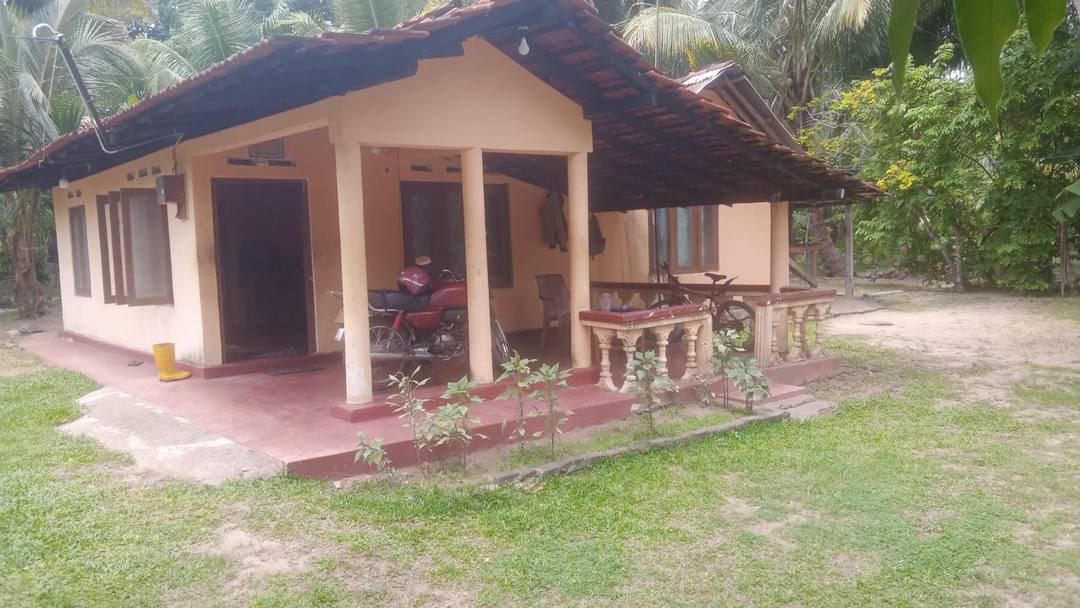 LAND WITH HOUSE FOR SALE IN CHILAW
