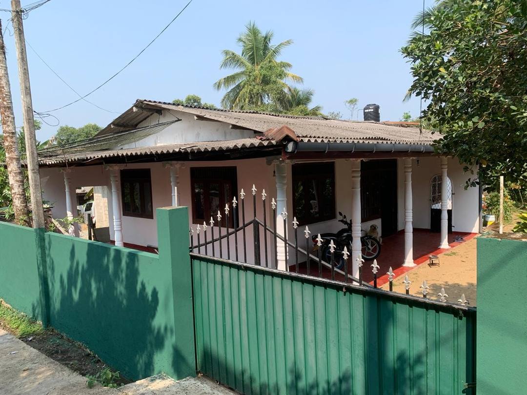 HOUSE WITH LAND FOR SALE IN MEEGODA
