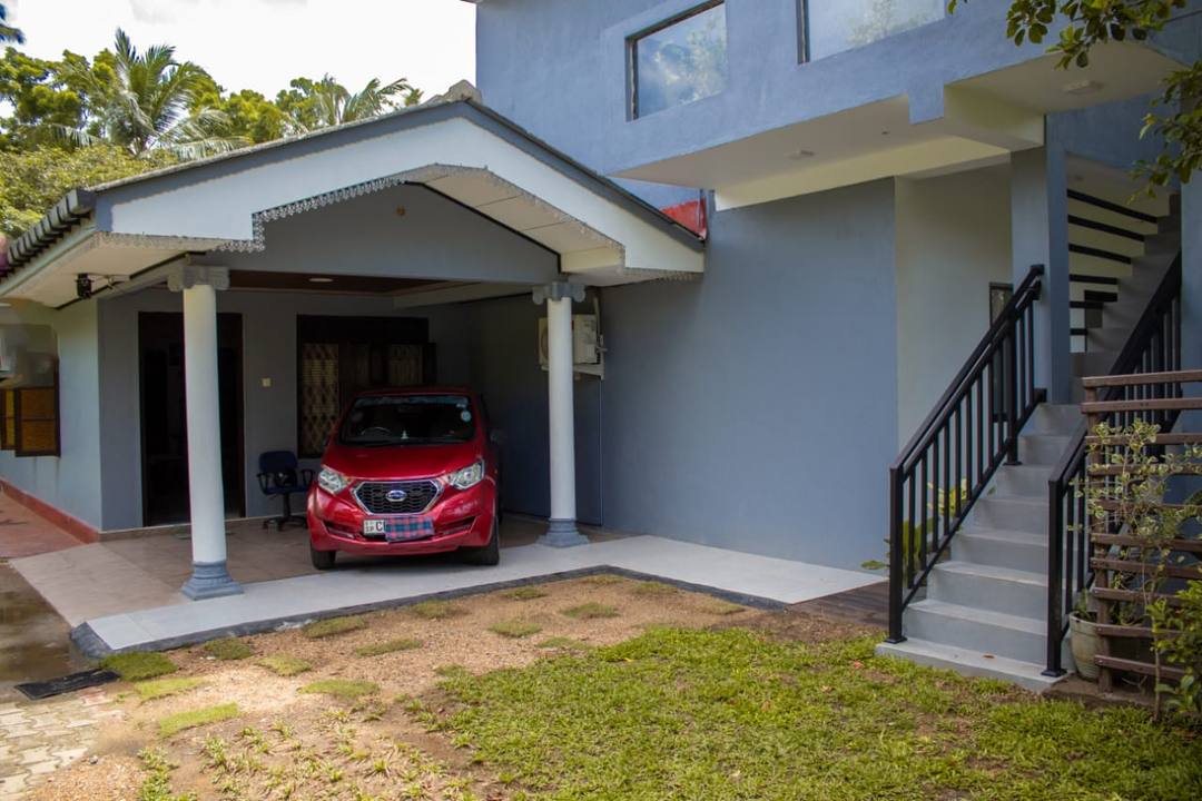 LUXURIOUS 3-STOREY VILLA WITH ROOFTOP RESTAURENT FOR SALE IN WELIGAMA